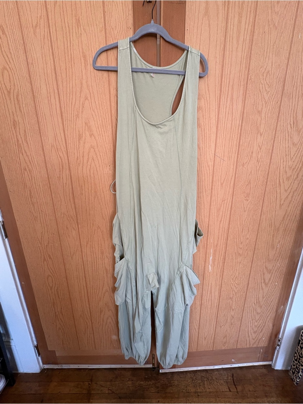 Free People jumper. Light Green. Worn once. Flowy, pockets. Light and airy.